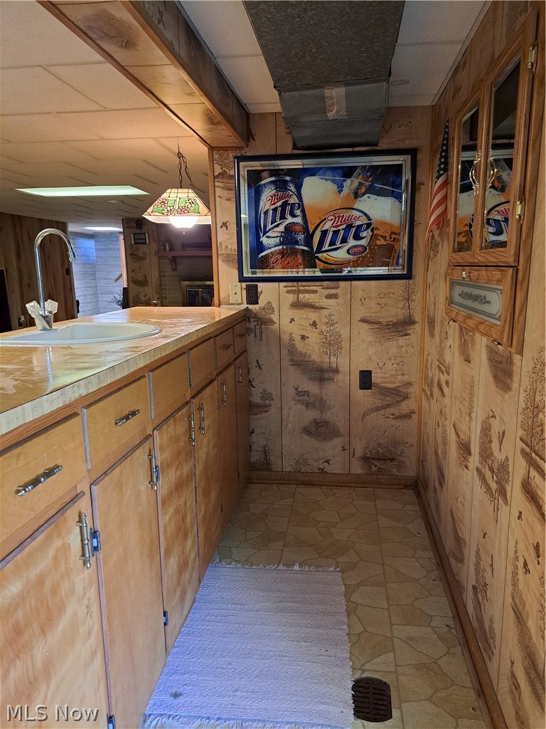 3905 Mark Road Cambridge, OH 43725 - Photo 41 of 50 Wet bar