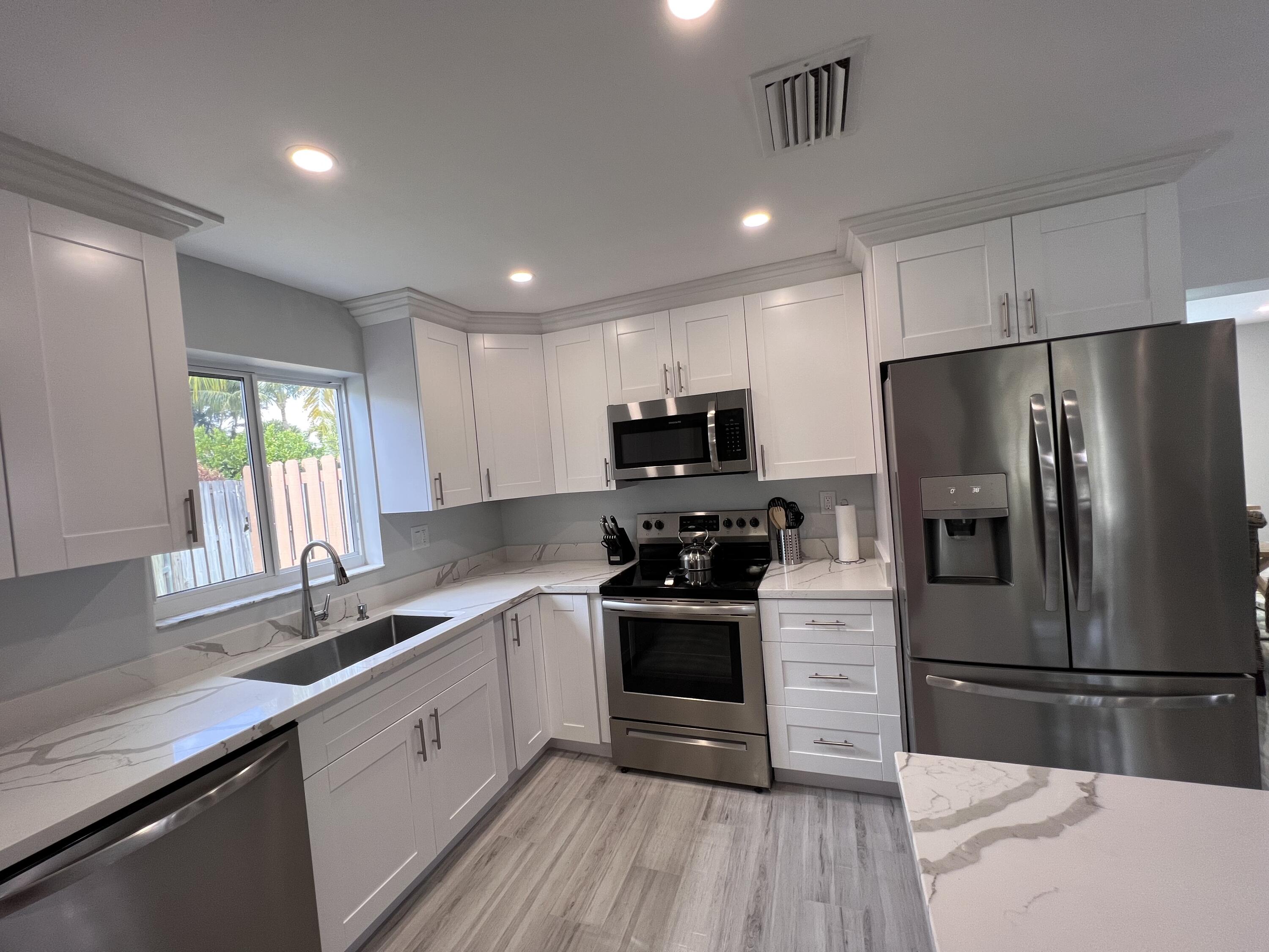 2011 Northeast 31st Street Lighthouse Point, FL 33064 - Photo 15 of 42 Kitchen