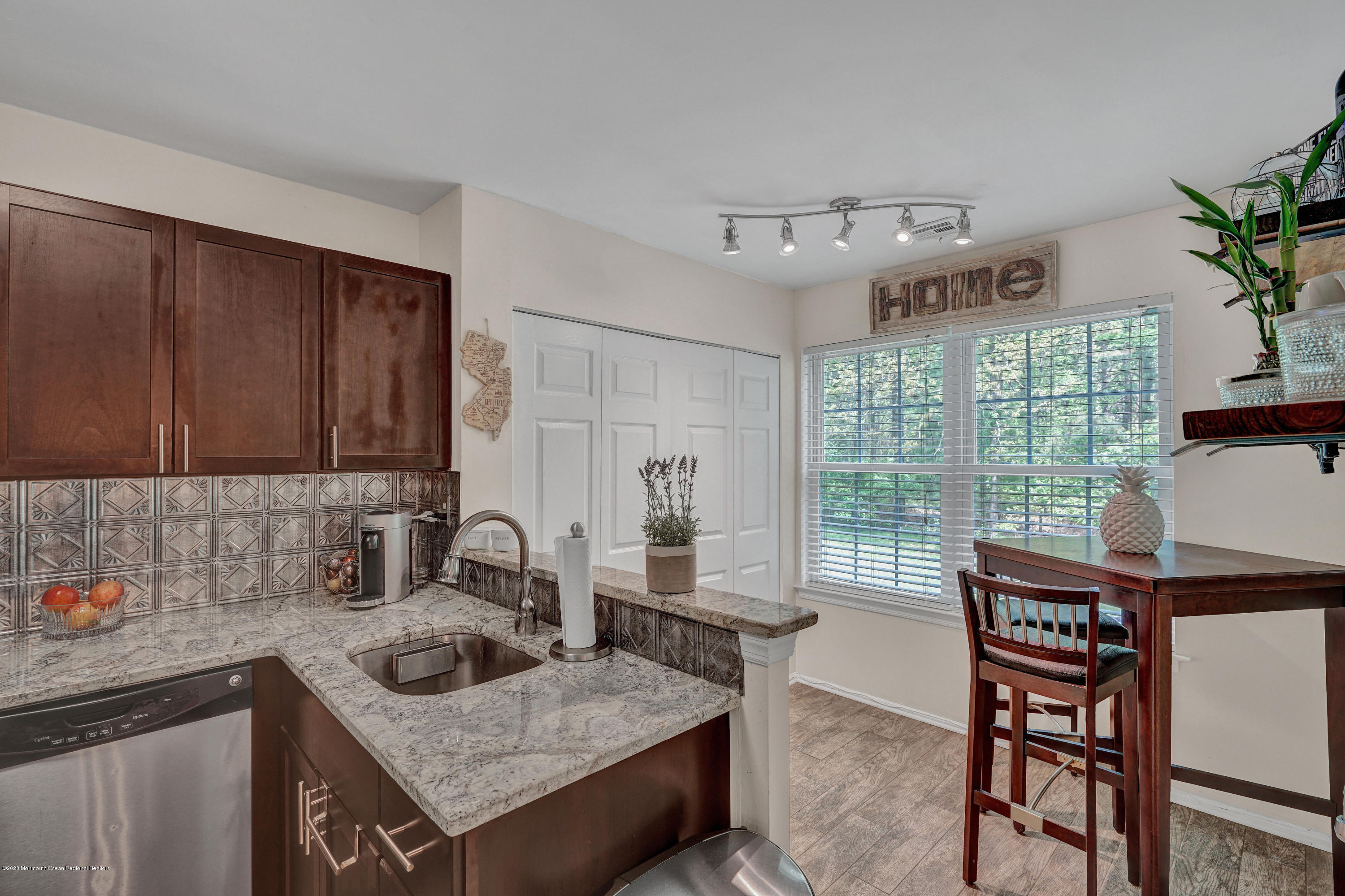 19 Horseshoe Court Tinton Falls, NJ 07753 - Photo 8 of 28 BRIGHT DINING AREA WITH PANTRY
