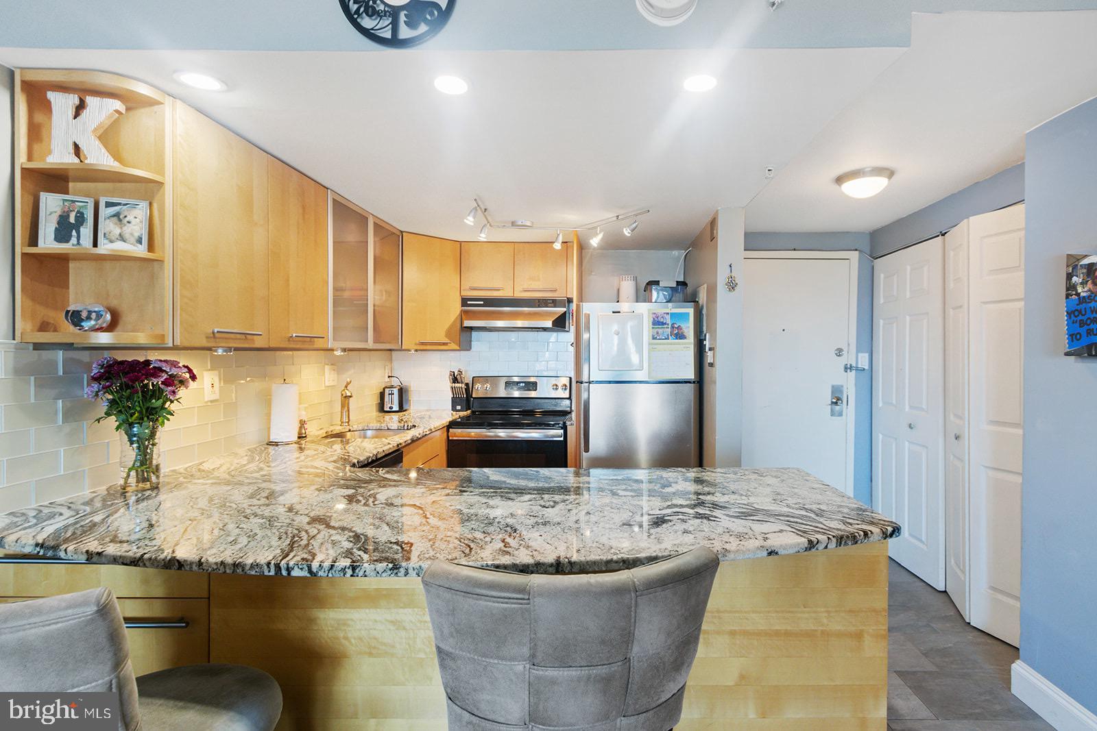 2001 Hamilton Street, Unit 1622 Philadelphia, PA 19130 - Photo 2 of 29
