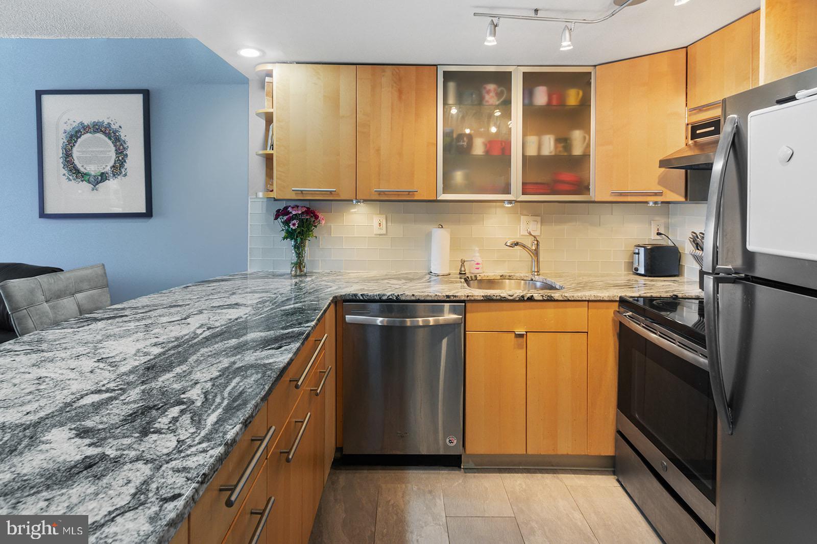 2001 Hamilton Street, Unit 1622 Philadelphia, PA 19130 - Photo 3 of 29