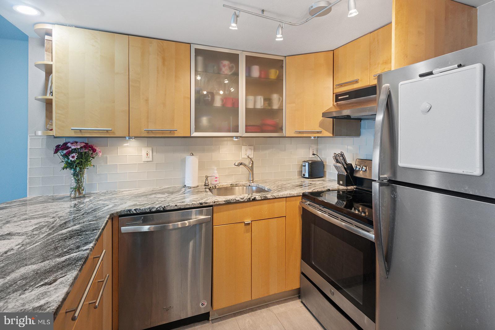 2001 Hamilton Street, Unit 1622 Philadelphia, PA 19130 - Photo 4 of 29