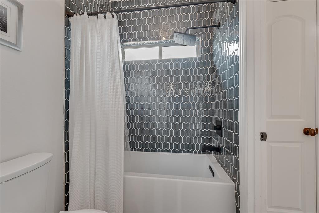 15 Falcons View Pass Heath, TX 75032 - Photo 27 of 38 a bathroom with a bathtub