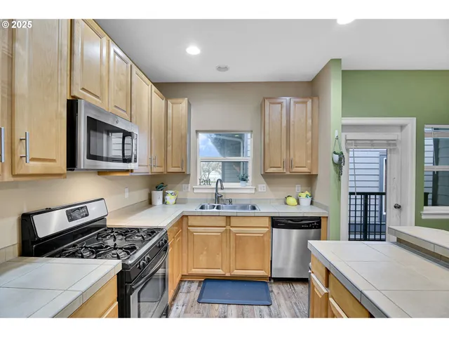 $359,000 | 1209 Northeast 5th Street, Unit B, Gresham, OR 97030