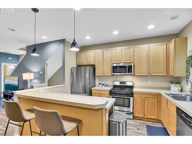 $359,000 | 1209 Northeast 5th Street, Unit B, Gresham, OR 97030