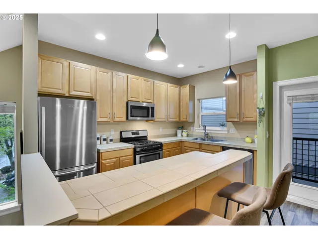 $359,000 | 1209 Northeast 5th Street, Unit B, Gresham, OR 97030