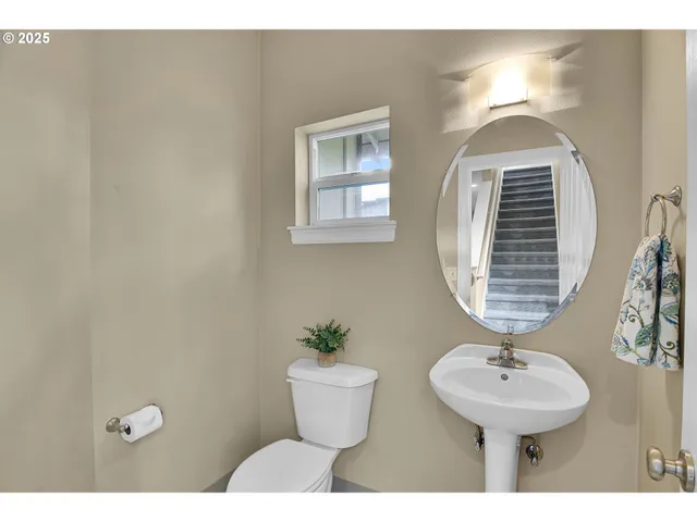 $359,000 | 1209 Northeast 5th Street, Unit B, Gresham, OR 97030