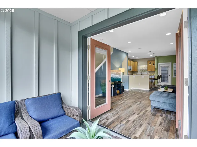 $359,000 | 1209 Northeast 5th Street, Unit B, Gresham, OR 97030