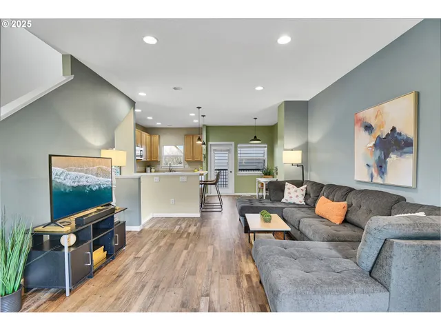 $359,000 | 1209 Northeast 5th Street, Unit B, Gresham, OR 97030