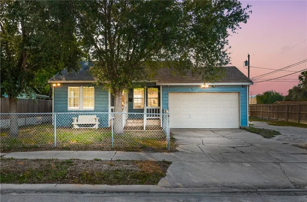 $1,475 | 4905 Willowbrook Drive, Corpus Christi, TX 78411
