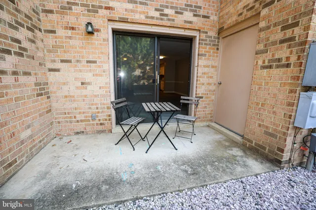 a view of entryway with outdoor seating