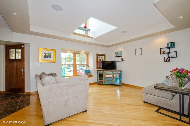 1025 Kent Avenue Park Ridge, IL 60068 - Photo 3 of 27 a living room with furniture and a flat screen tv