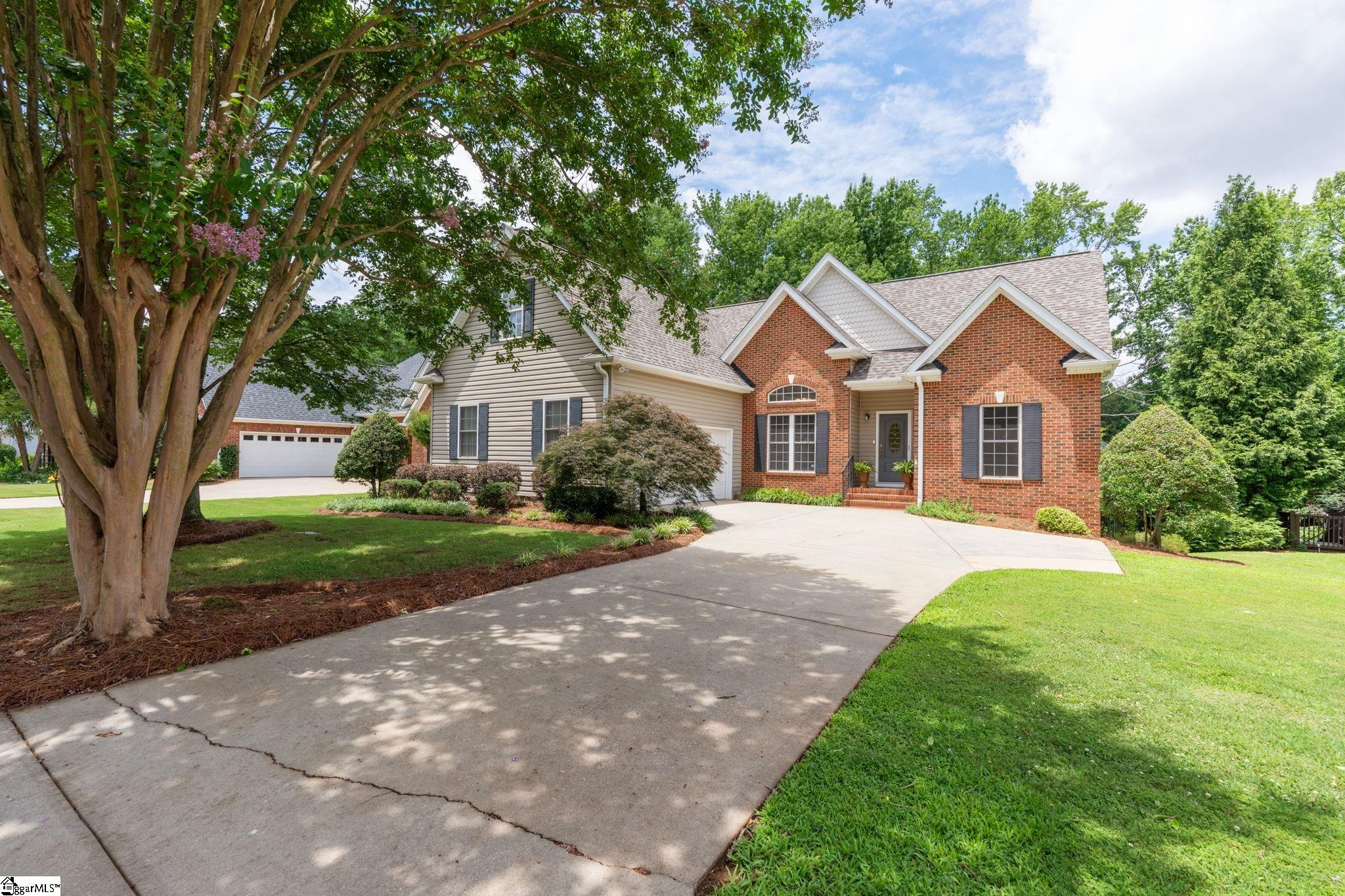 16 Shannon Ridge Court Greenville, SC 29615 - Photo 2 of 46