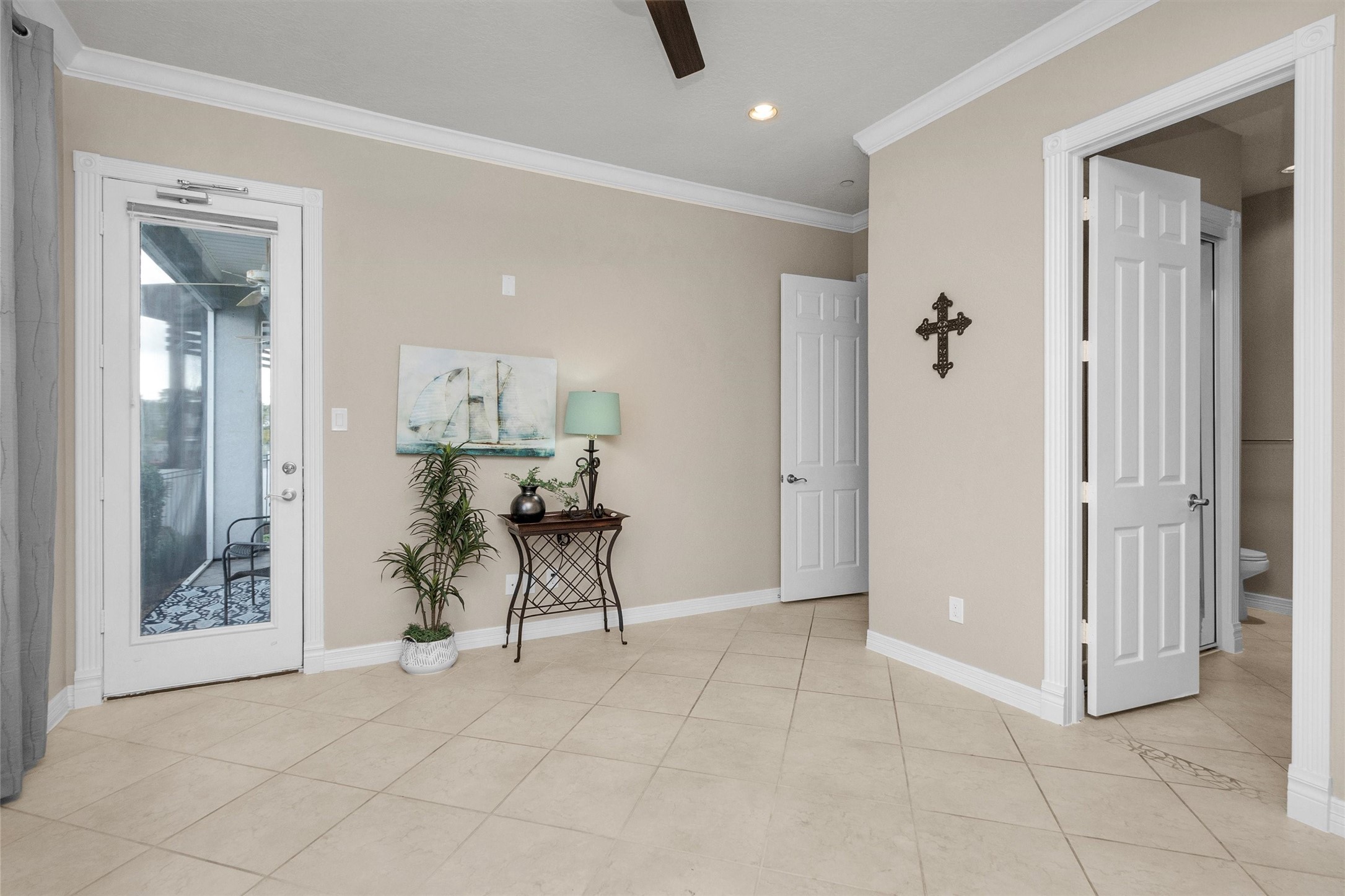 168 Lake Point Boulevard Montgomery, TX 77356 - Photo 16 of 34 wooden floor in an empty room and a mirror