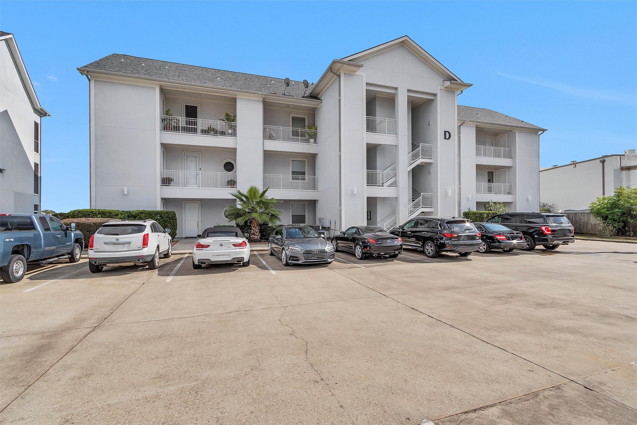 168 Lake Point Boulevard Montgomery, TX 77356 - Photo 26 of 34 a view of a car park in front of house