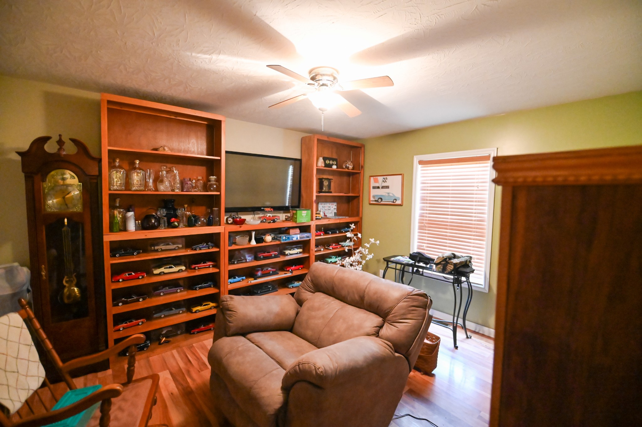 353 Stevens Circle Lafayette, TN 37083 - Photo 13 of 25 a living room with furniture a ceiling fan and a window
