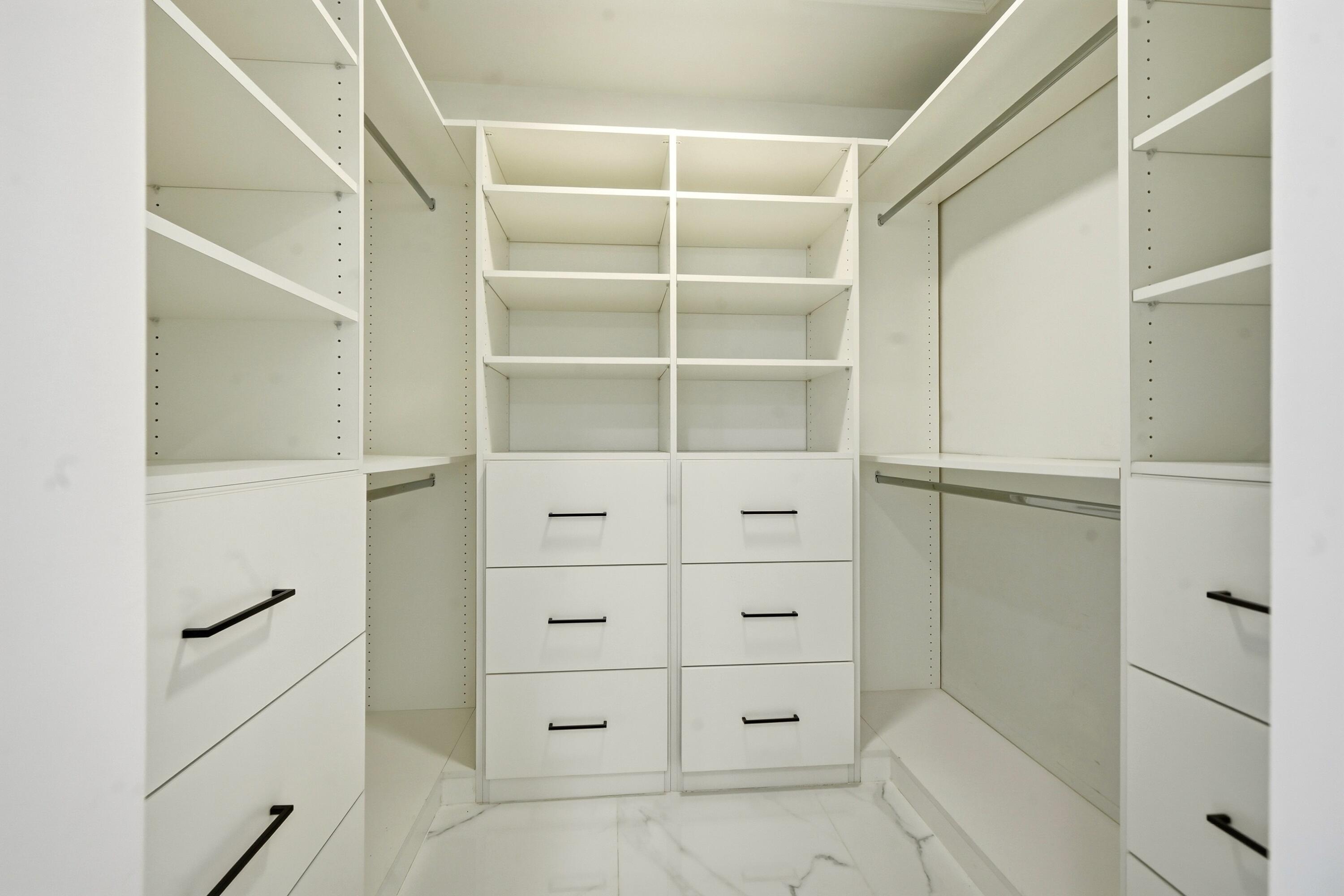 398 Northwest 22nd Avenue Boca Raton, FL 33486 - Photo 20 of 64 Primary Walk-in Closet