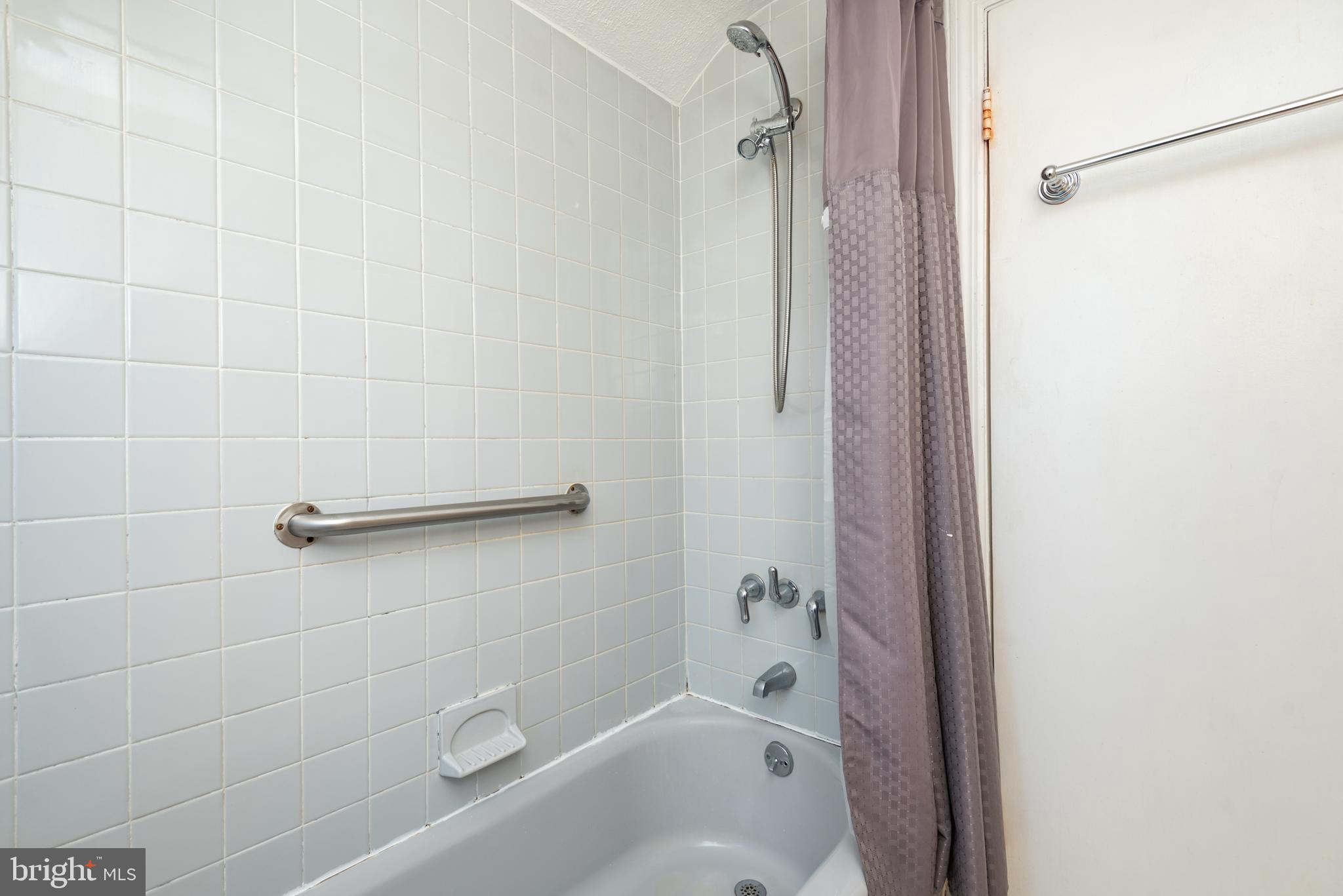 1026 Edgerton Road Secane, PA 19018 - Photo 22 of 32