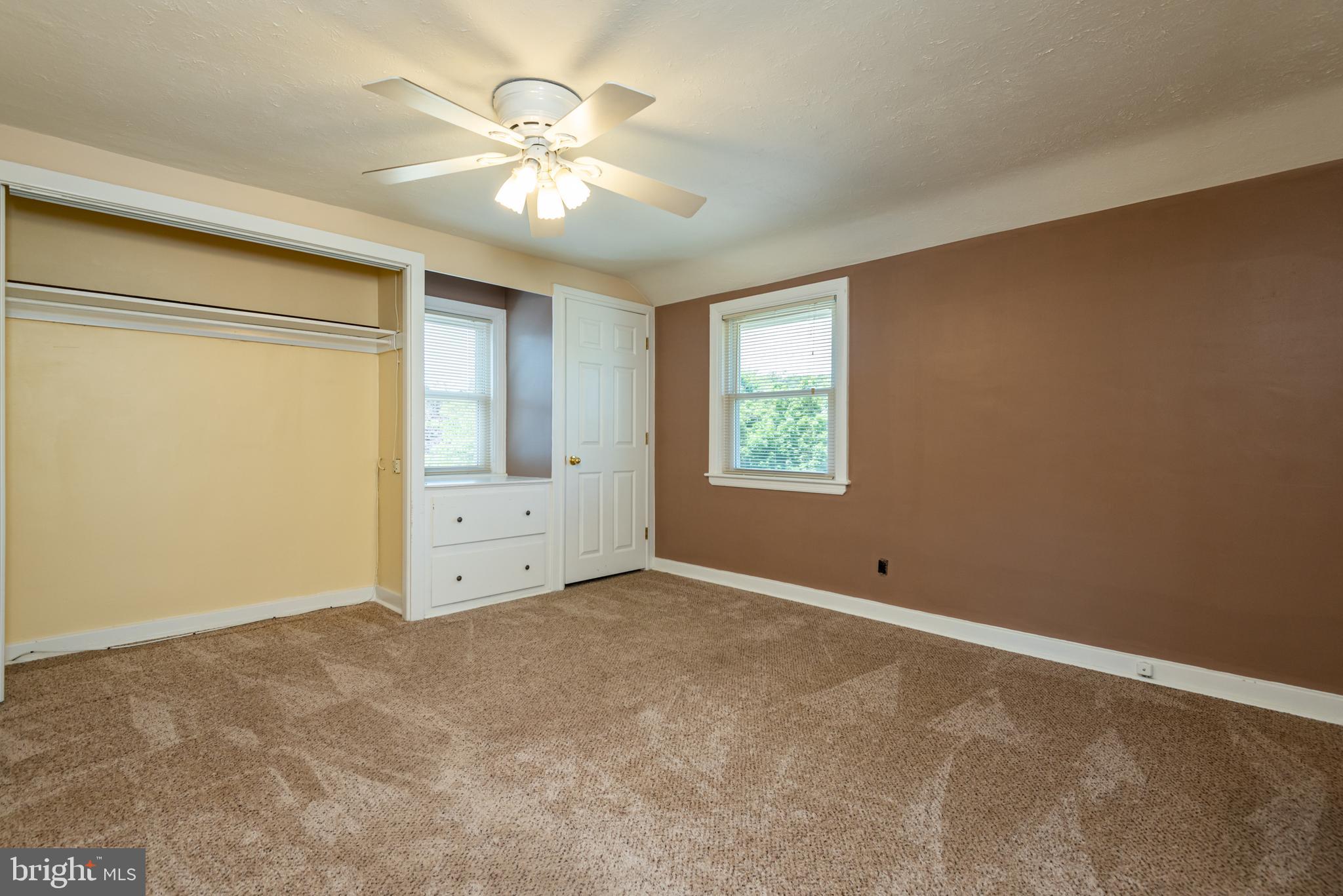 1026 Edgerton Road Secane, PA 19018 - Photo 23 of 32