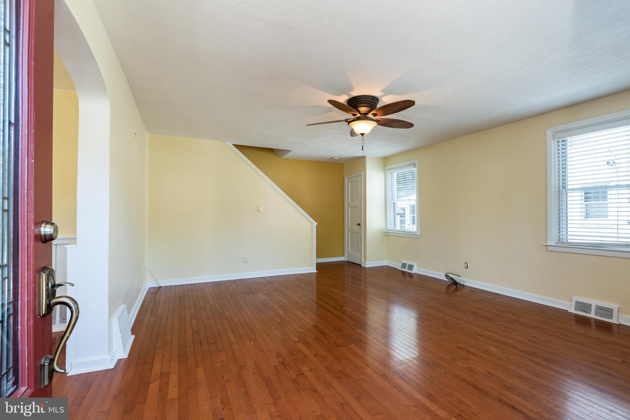 1026 Edgerton Road Secane, PA 19018 - Photo 4 of 32