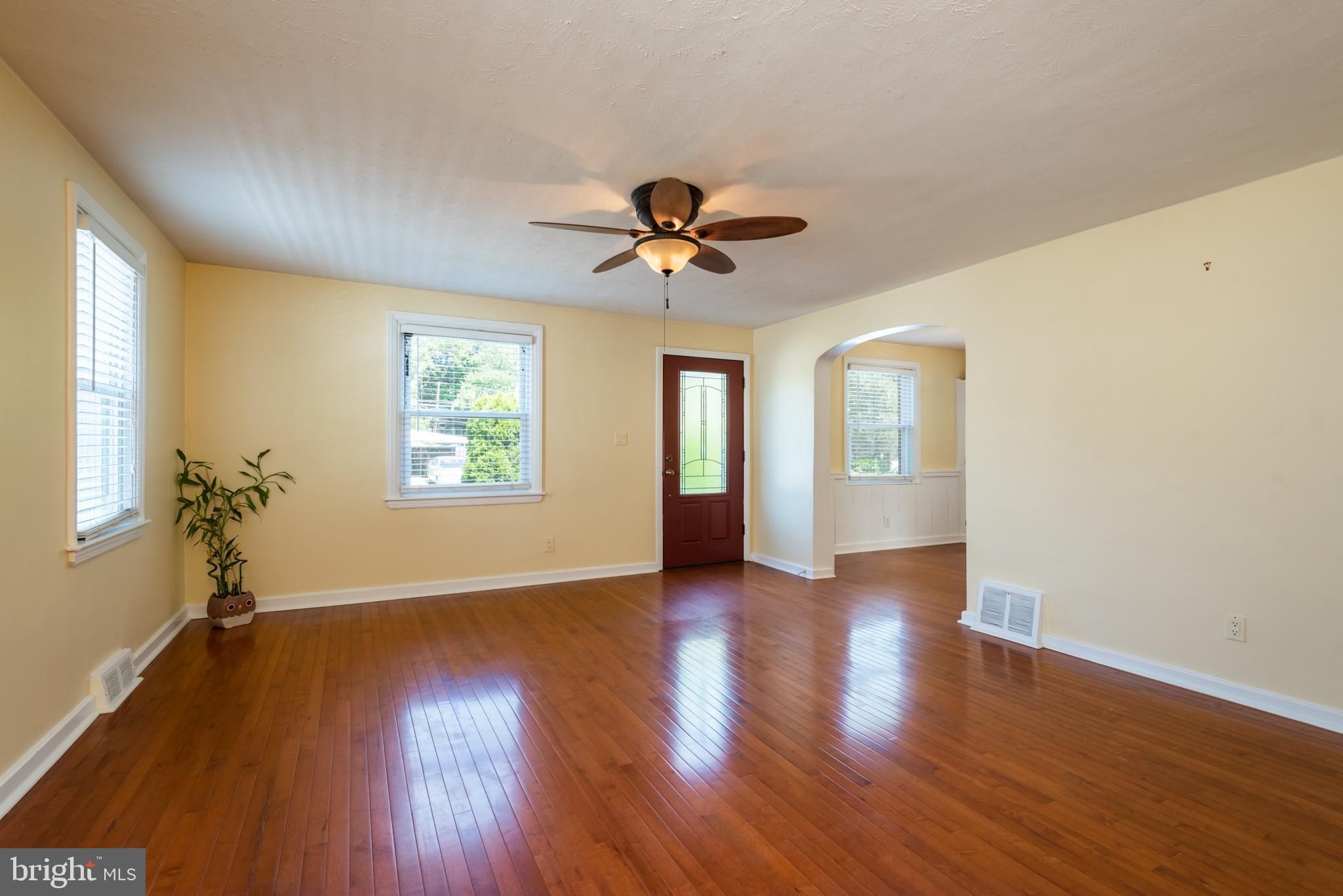 1026 Edgerton Road Secane, PA 19018 - Photo 7 of 32