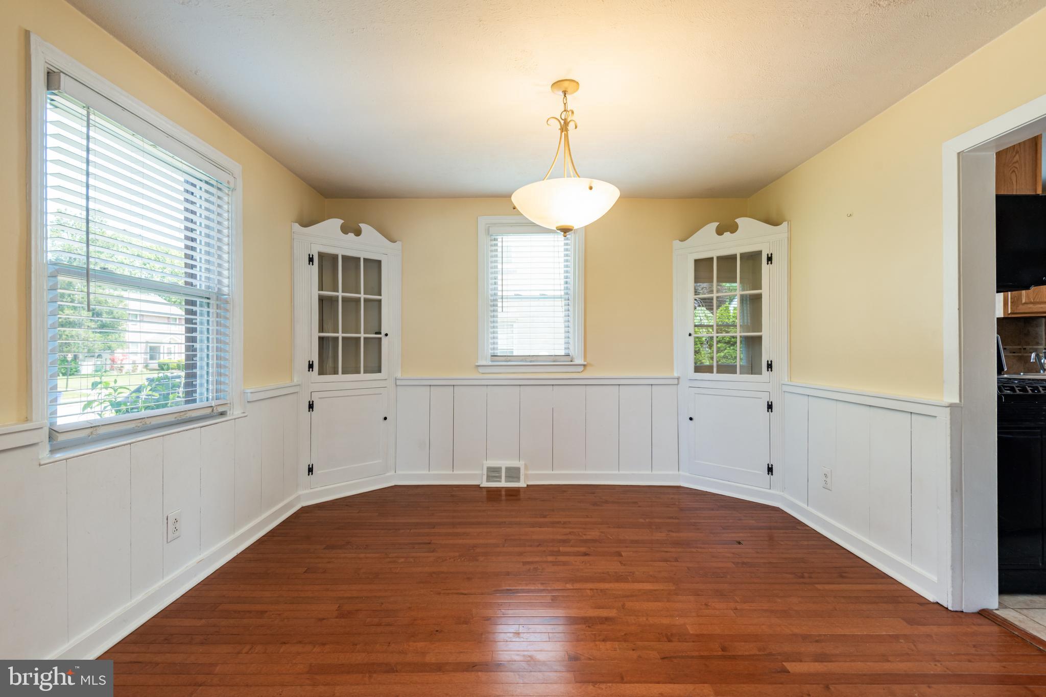 1026 Edgerton Road Secane, PA 19018 - Photo 8 of 32