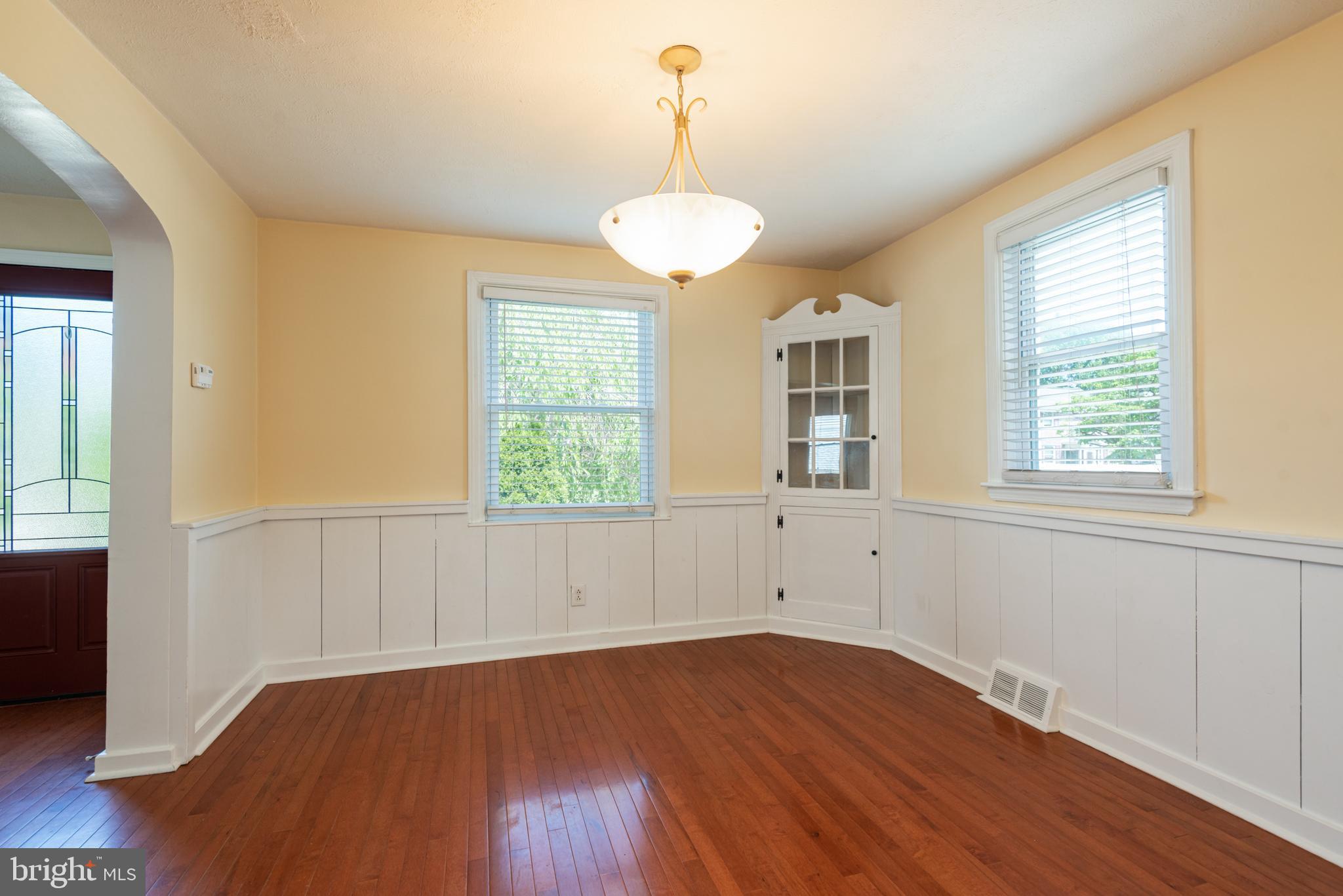 1026 Edgerton Road Secane, PA 19018 - Photo 9 of 32