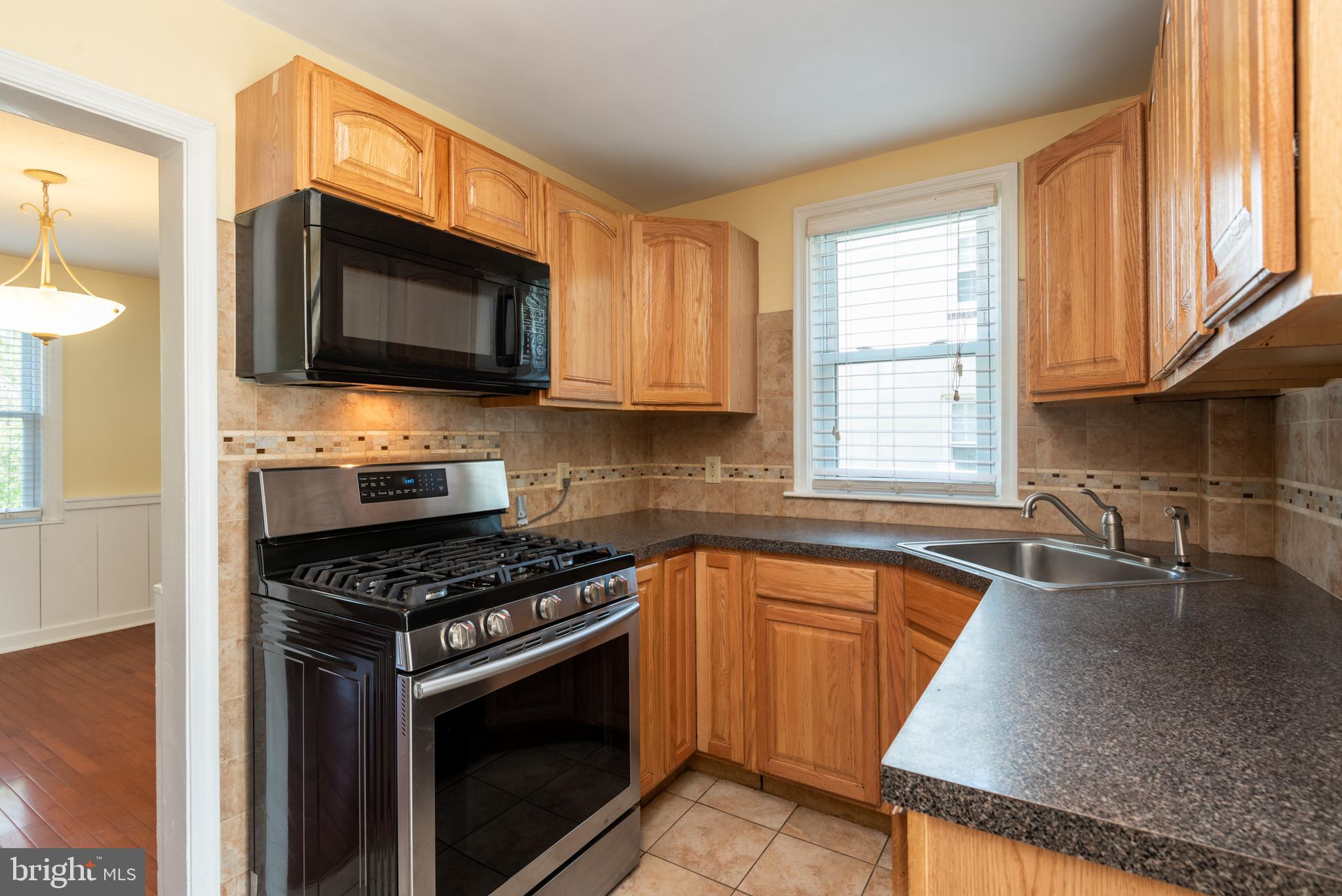 1026 Edgerton Road Secane, PA 19018 - Photo 10 of 32