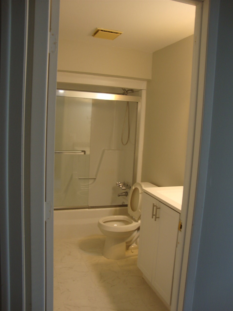 24678 Chalk Farm Road North Warren, MI 48091 - Photo 15 of 37 31391860-14.JPG
