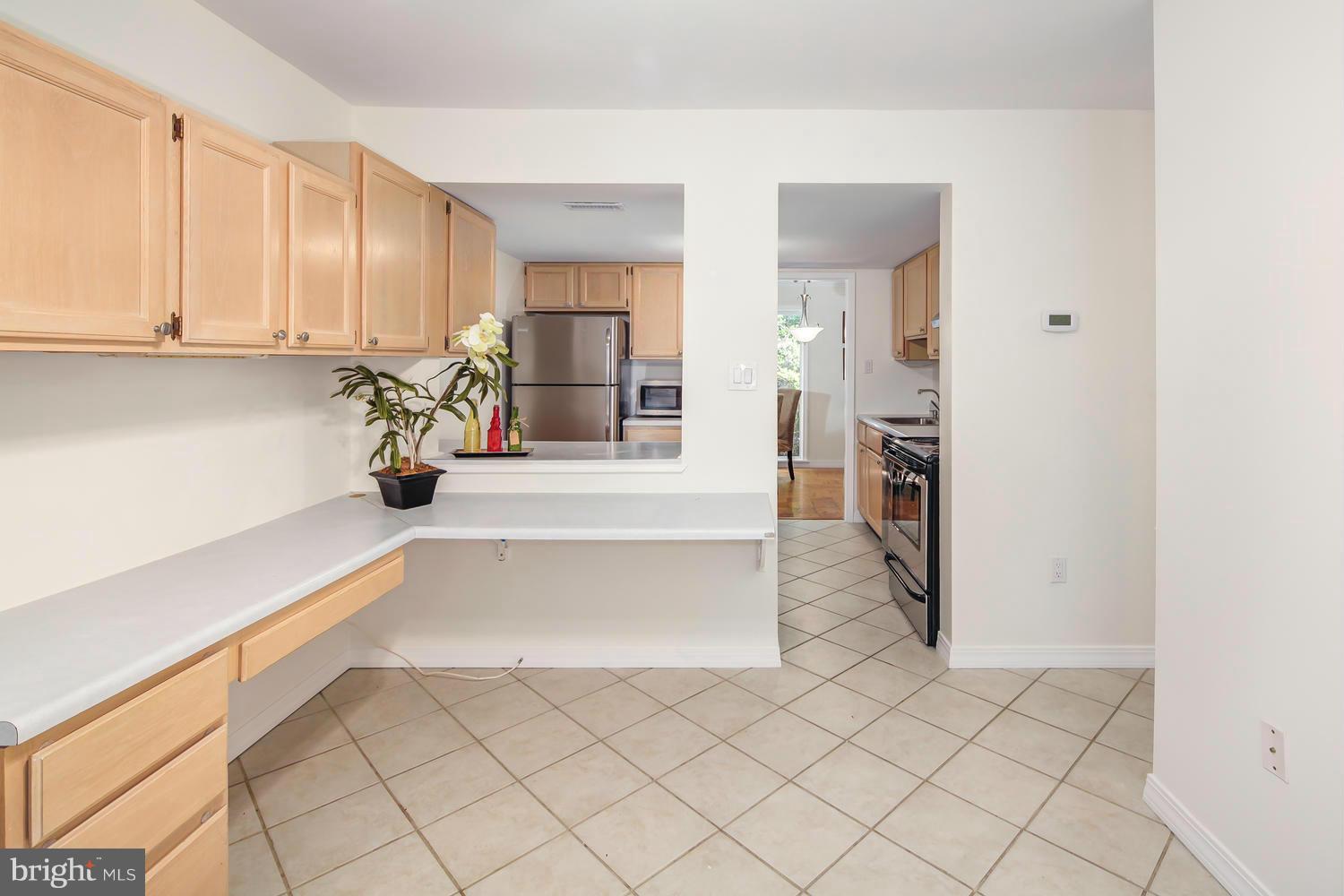 1817 Ivy Oak Square Reston, VA 20190 - Photo 14 of 28 Kitchen