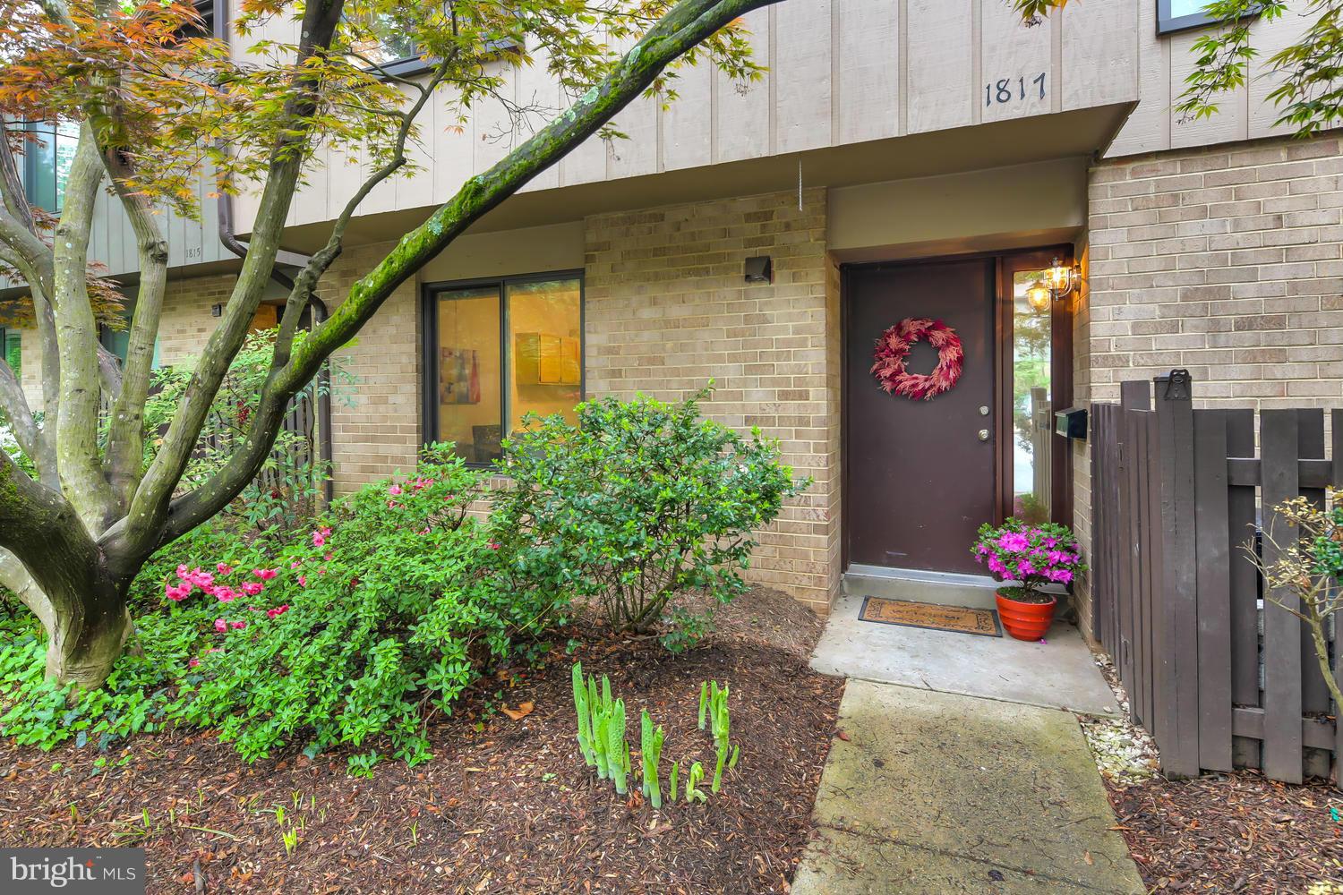 1817 Ivy Oak Square Reston, VA 20190 - Photo 3 of 28 Exterior (Front)