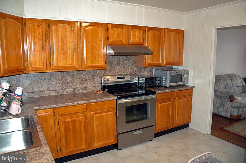 1542 Zarker Road Lancaster, PA 17601 - Photo 4 of 10