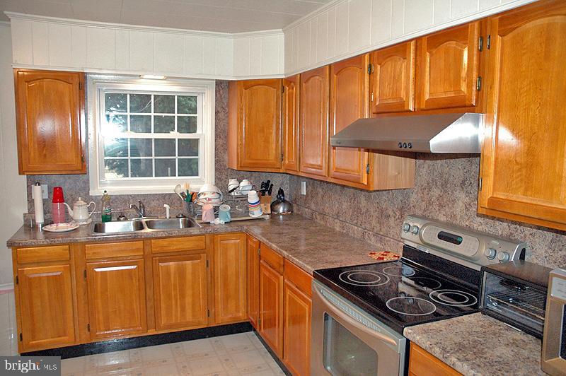 1542 Zarker Road Lancaster, PA 17601 - Photo 5 of 10