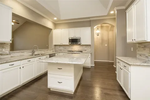 $565,000 | 178 Brooksedge Court, The Woodlands, TX 77382