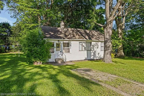 $169,900 | 32660 St Vincent Avenue, Warren, MI 48092