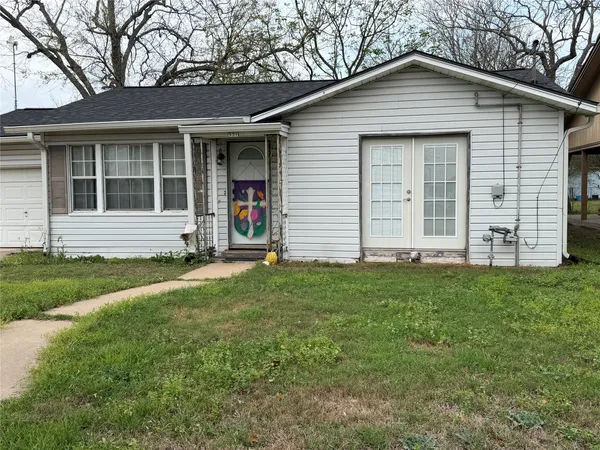 $158,000 | 531 East Houston Street, Giddings, TX 78942