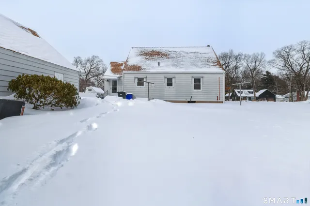 $299,900 | 443 Elm Street, Windsor Locks, CT 06096