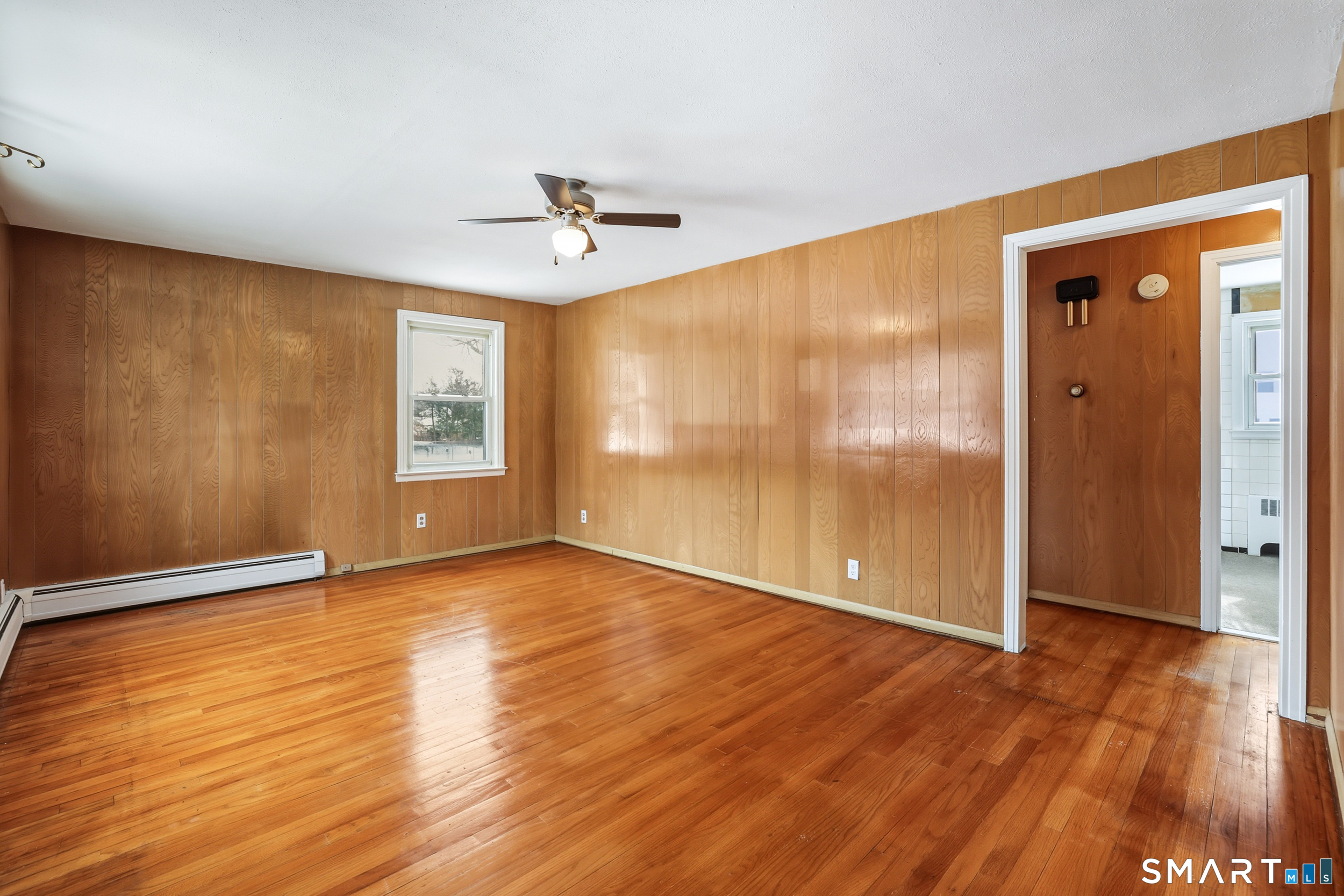 443 Elm Street Windsor Locks, CT 06096 - Photo 4 of 37