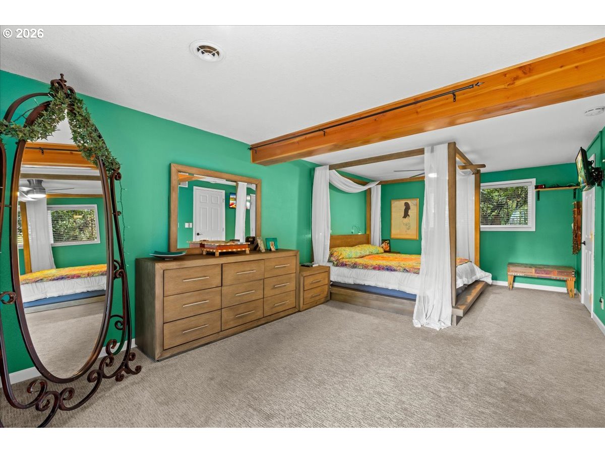 17110 South Potter Road Oregon City, OR 97045 - Photo 20 of 46 a room with furniture and a window