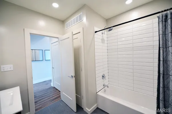 $1,350 | 415 DeBaliviere Avenue, Unit 212, St. Louis, MO 63112