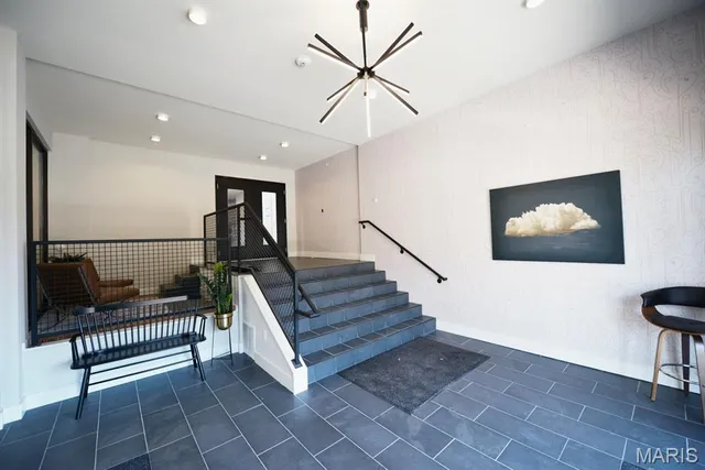 $1,350 | 415 DeBaliviere Avenue, Unit 212, St. Louis, MO 63112