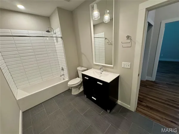 $1,350 | 415 DeBaliviere Avenue, Unit 212, St. Louis, MO 63112