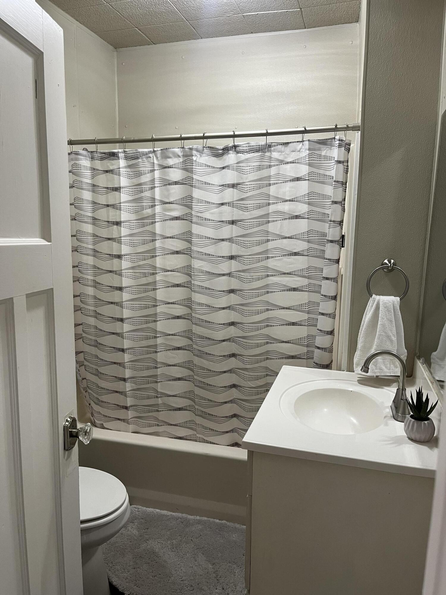 605 South 10th Street Slaton, TX 79364 - Photo 12 of 19 a bathroom with a sink and a toilet