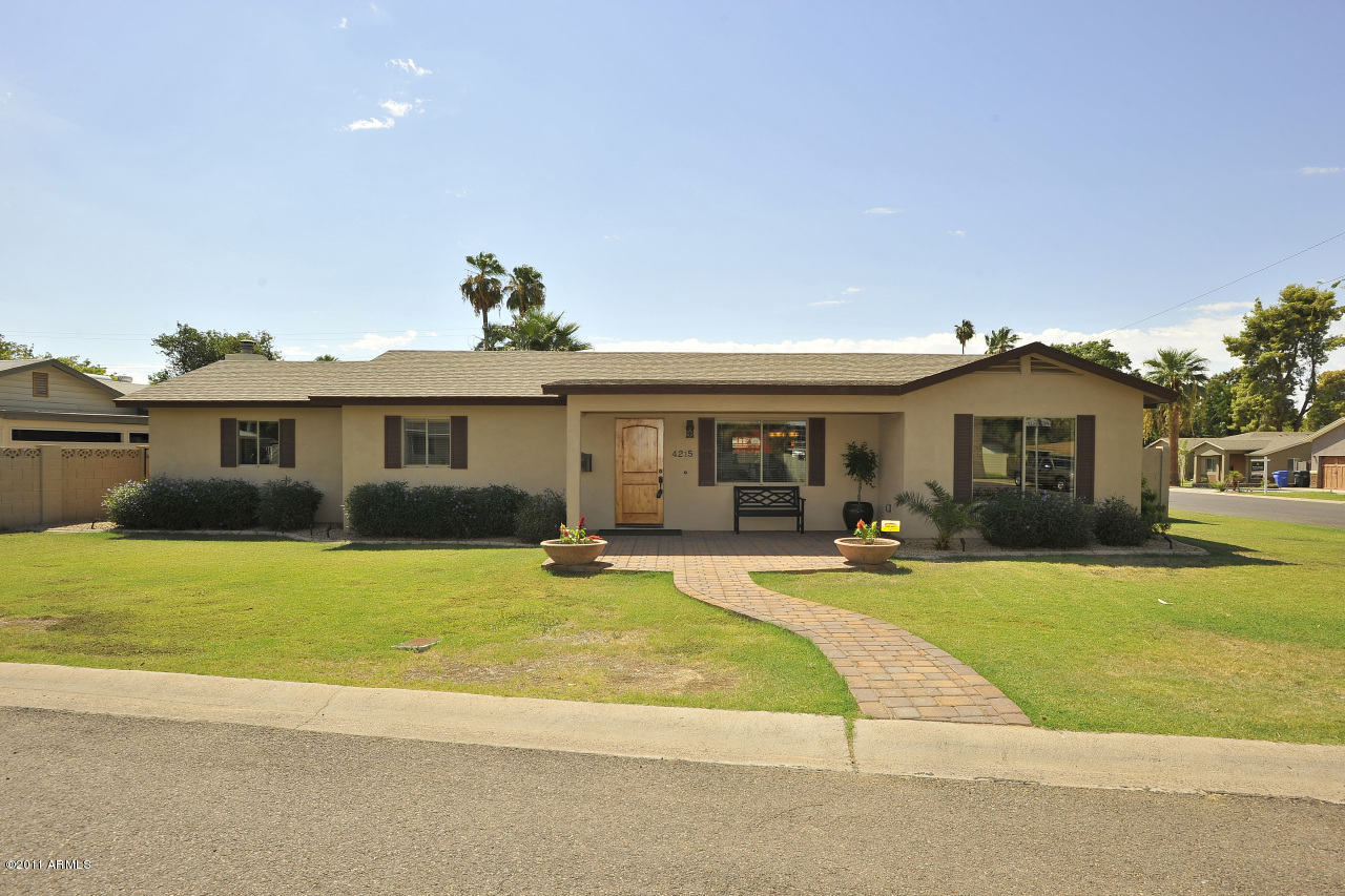 4215 East Piccadilly Road Phoenix, AZ 85018 - Photo 1 of 15 Front Elevation