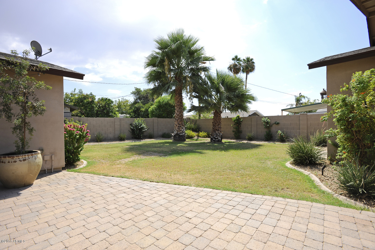 4215 East Piccadilly Road Phoenix, AZ 85018 - Photo 13 of 15 Backyard