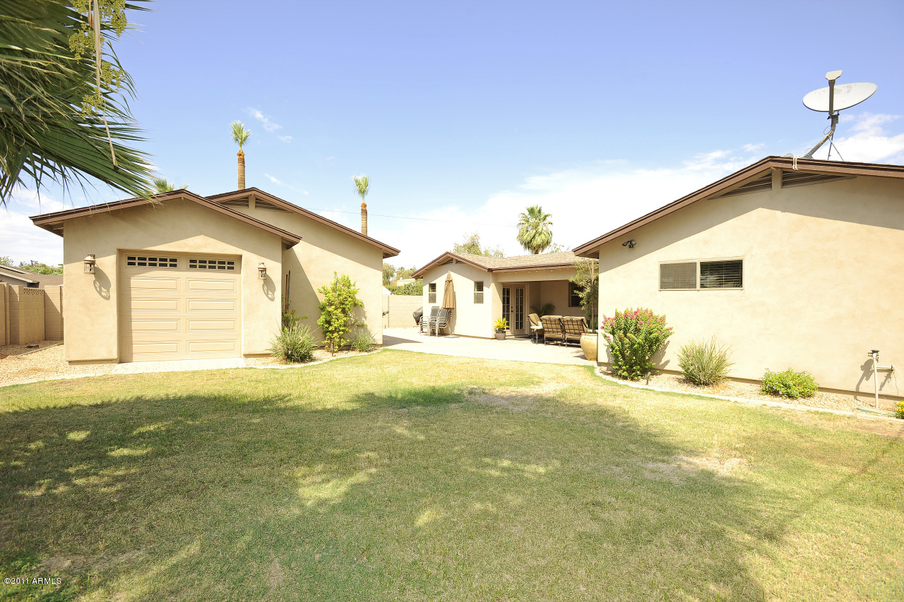 4215 East Piccadilly Road Phoenix, AZ 85018 - Photo 14 of 15 Backyard