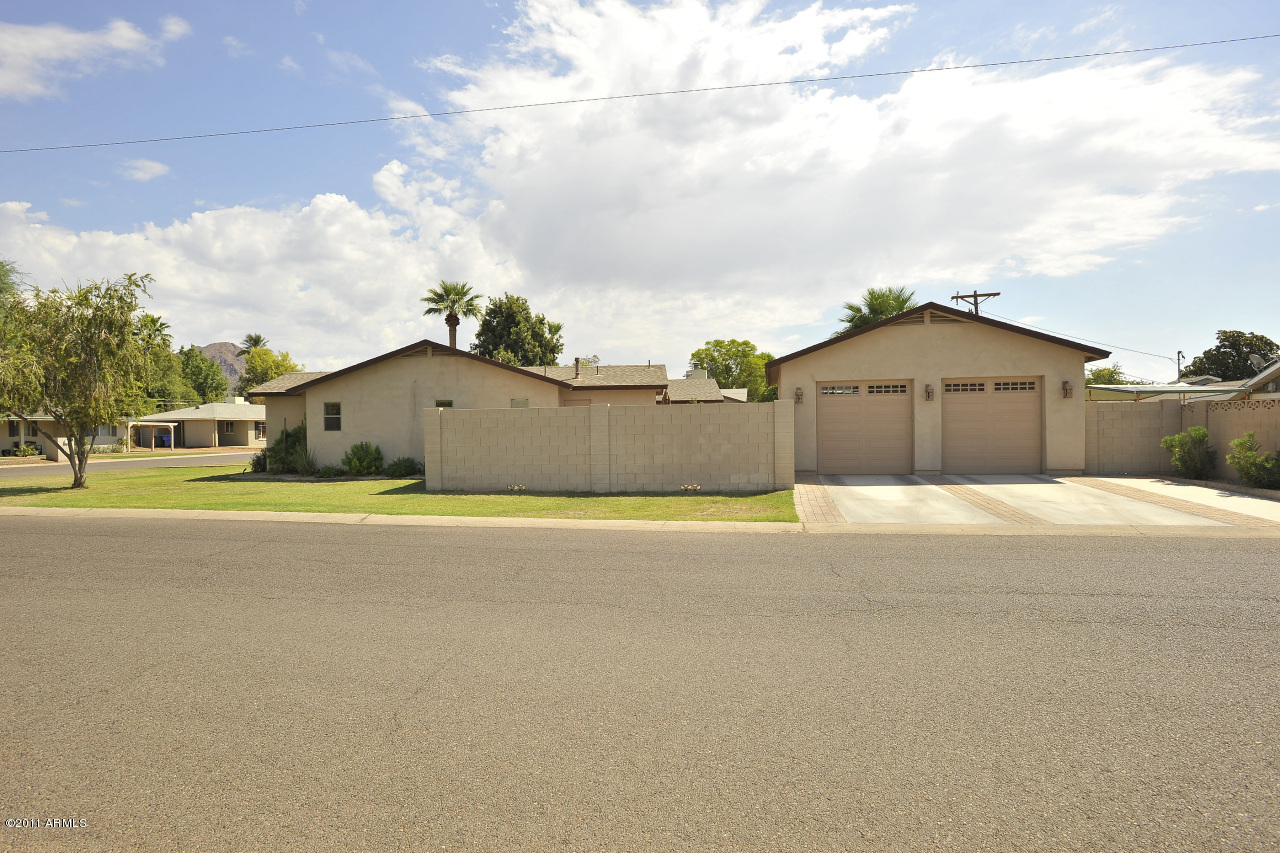 4215 East Piccadilly Road Phoenix, AZ 85018 - Photo 2 of 15 Side View of home and Garage