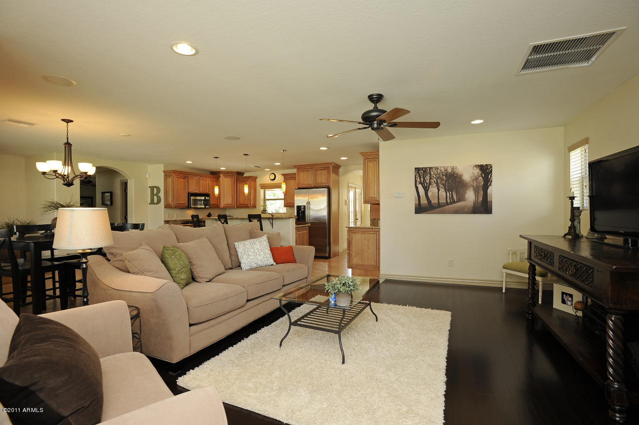 4215 East Piccadilly Road Phoenix, AZ 85018 - Photo 3 of 15 Family Room