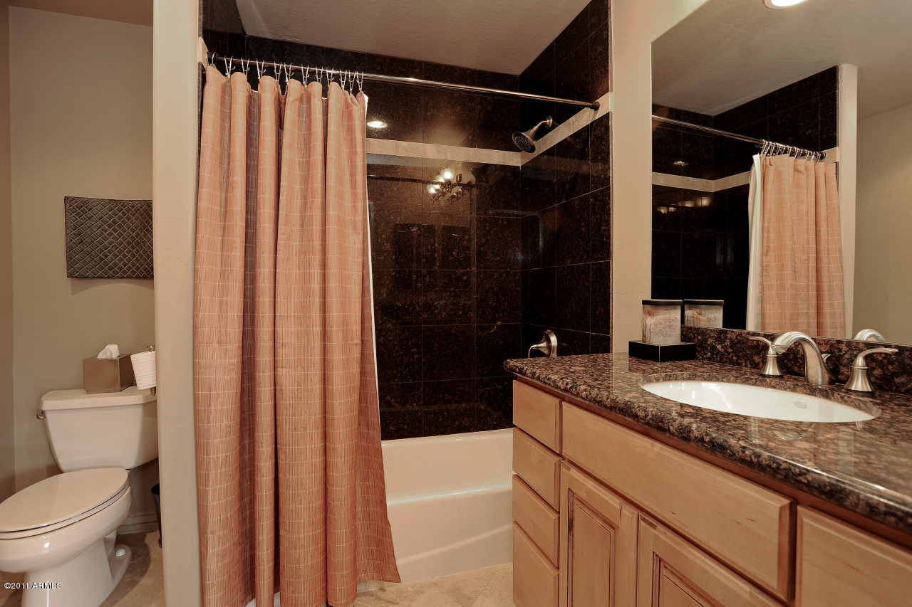 4215 East Piccadilly Road Phoenix, AZ 85018 - Photo 10 of 15 Bathroom