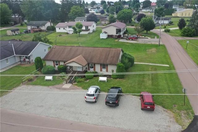 a view of a garden with sitting area